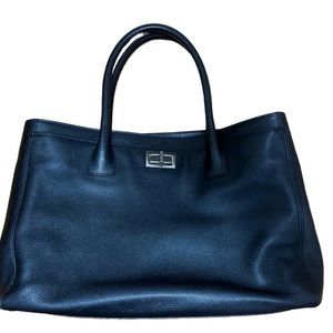CHANEL Cerf Executive Tote Medium